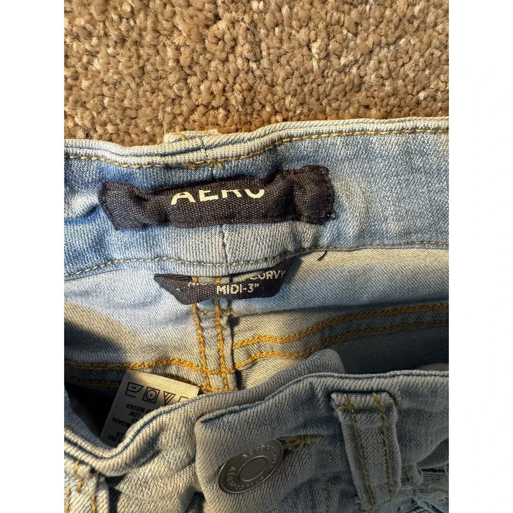 Aeropostale Womens High Rise Midi Curvy Distressed Denim‎ Shorts Light Wash Sz 0